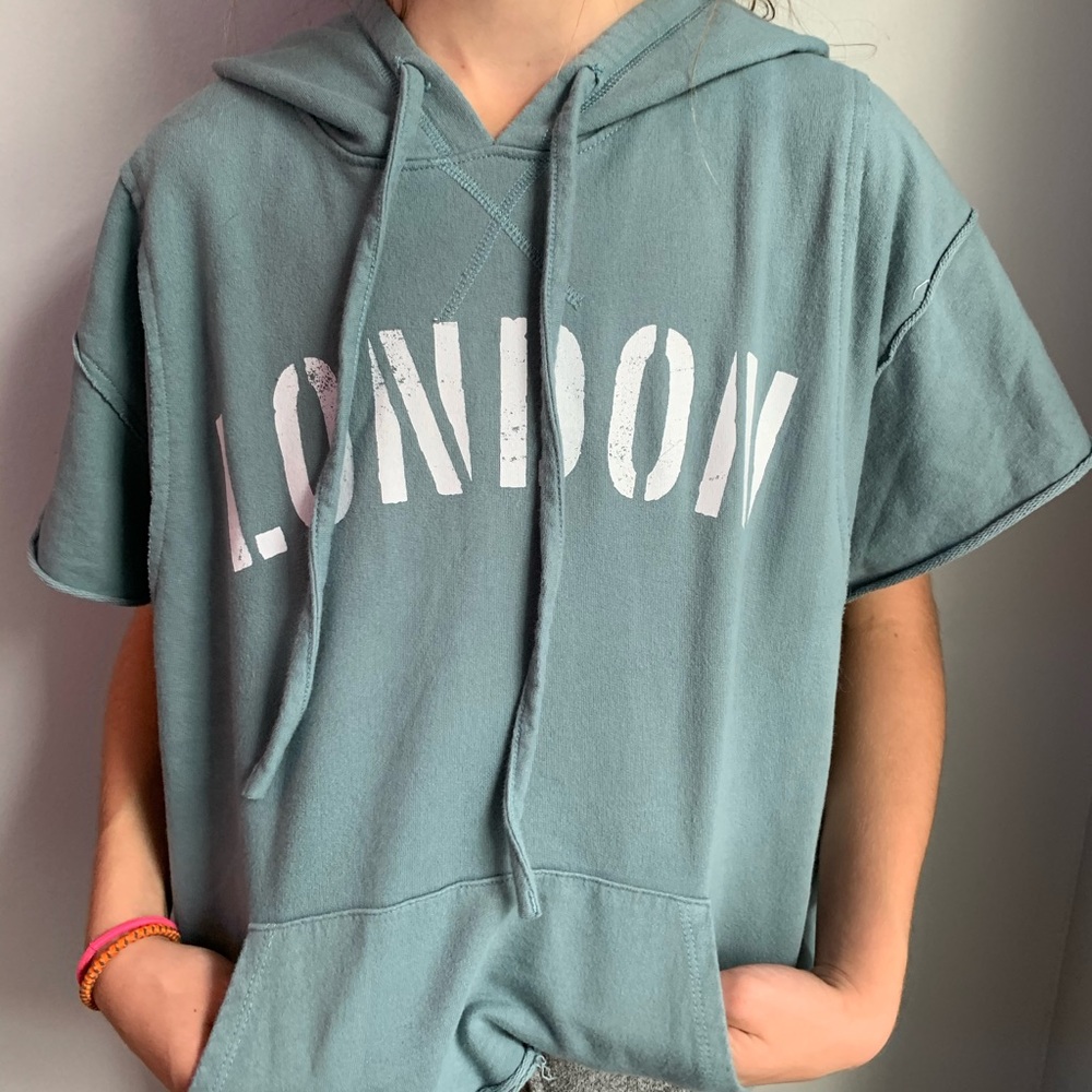 t-shirt sweatshirt